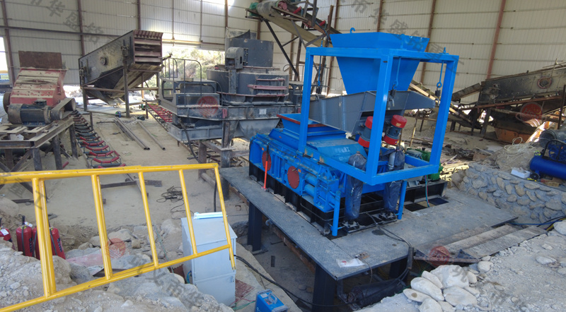 投資一臺瓜米石制砂的液壓對輥破碎機多少錢？