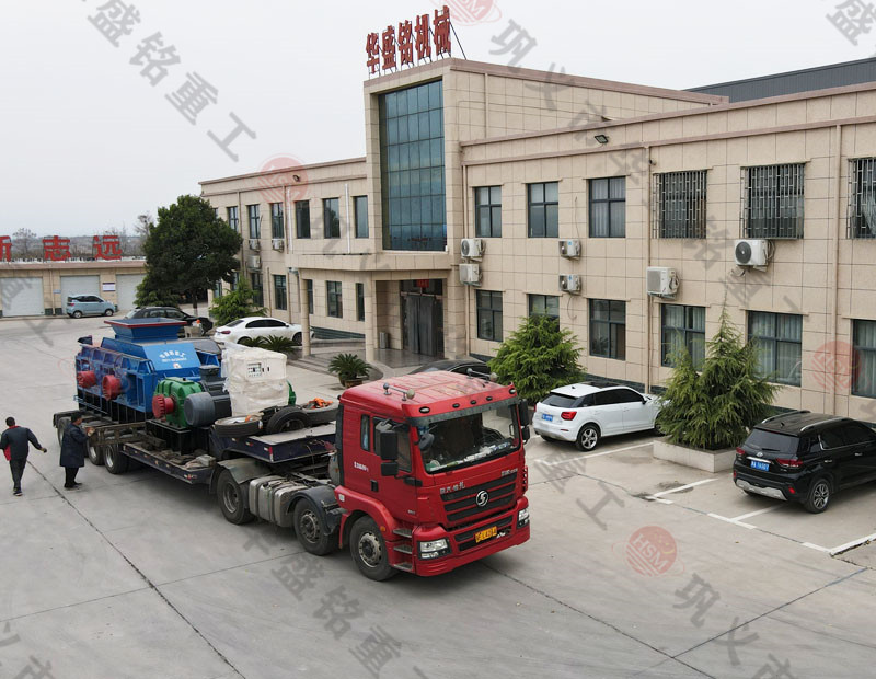 大型鐵礦石對輥制砂機產量是多少？